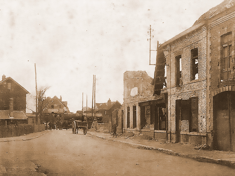 La rue de la gare de Bully-les-Mines durant 14-18